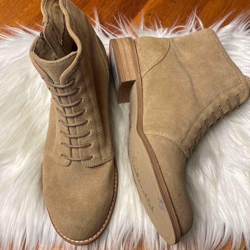 Light tan zip up suede booties by Splendid size 6.5 - Picture 2 of 6
